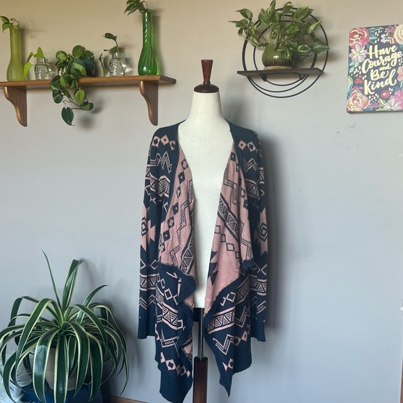 Beautiful Pink and Navy Blue Contrasting Cardigan Tunic with Southwest Print - Picture 3 of 4